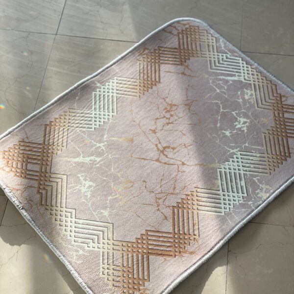 پادری طرح خطوط و سنگی طلایی سایز 50*70 برند فرمهر