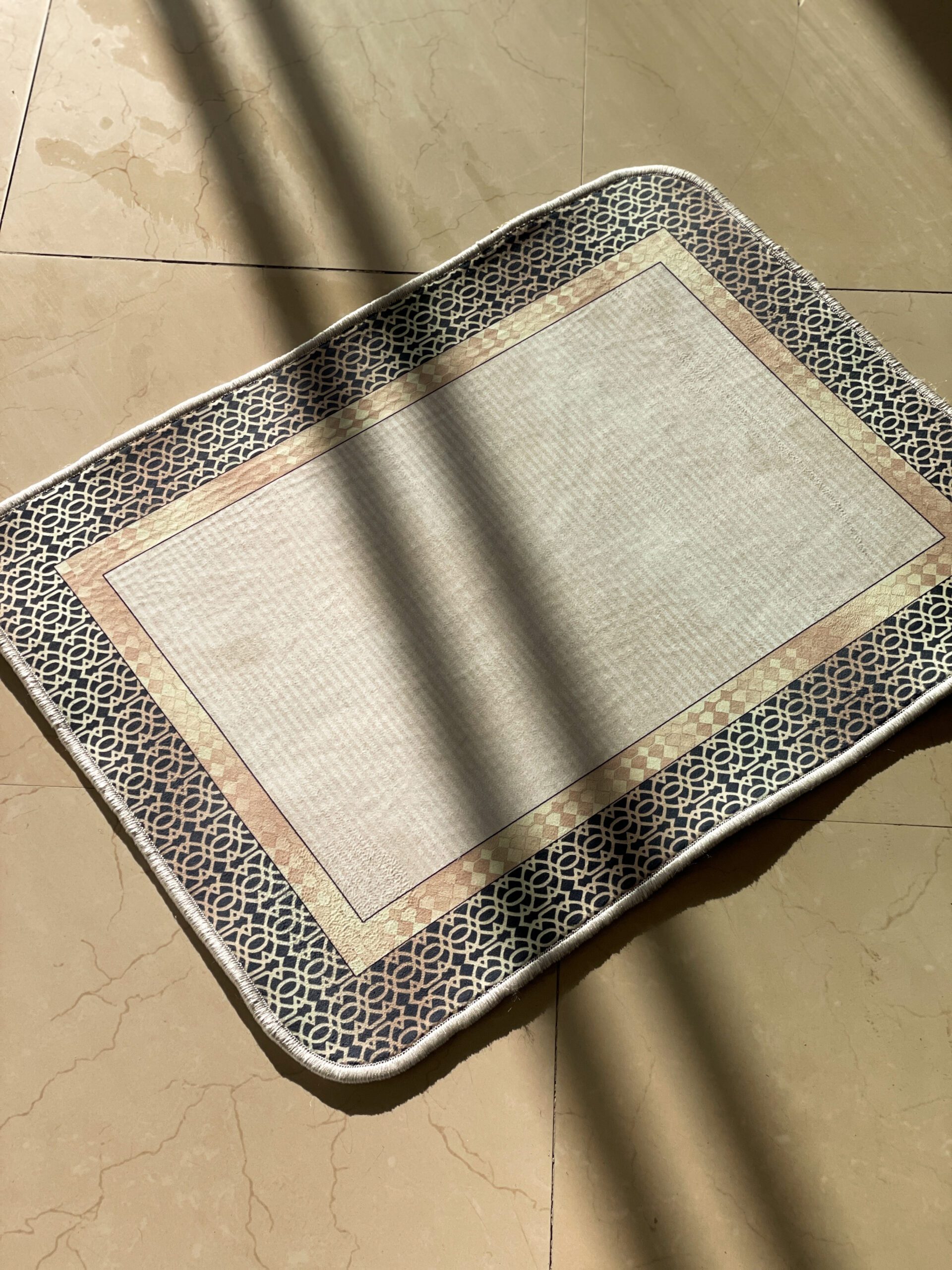 پادری طرح خطهای هندسی سایز 50*70 برند فرمهر 1725957484435 scaled