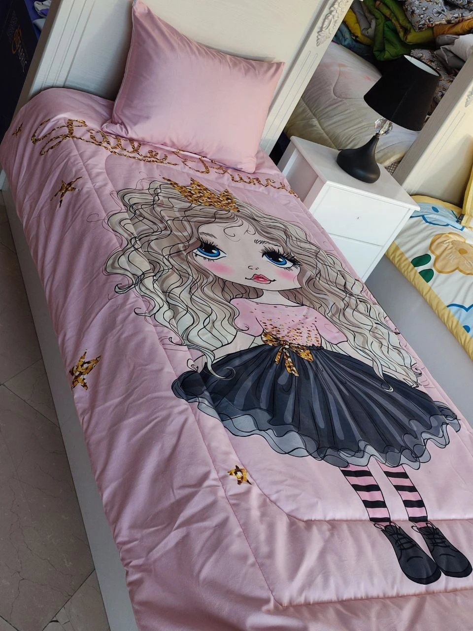 ست روتختی یک نفره طرح دختر موفرفری برند ایپک photo 446@05 05 2025 17 41 51