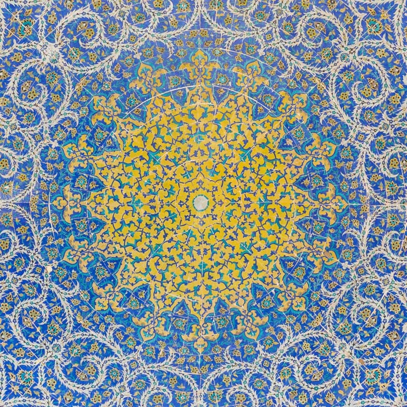 طرح کاشی سنتی مذهبی با نقش و نگار زرد و آبی